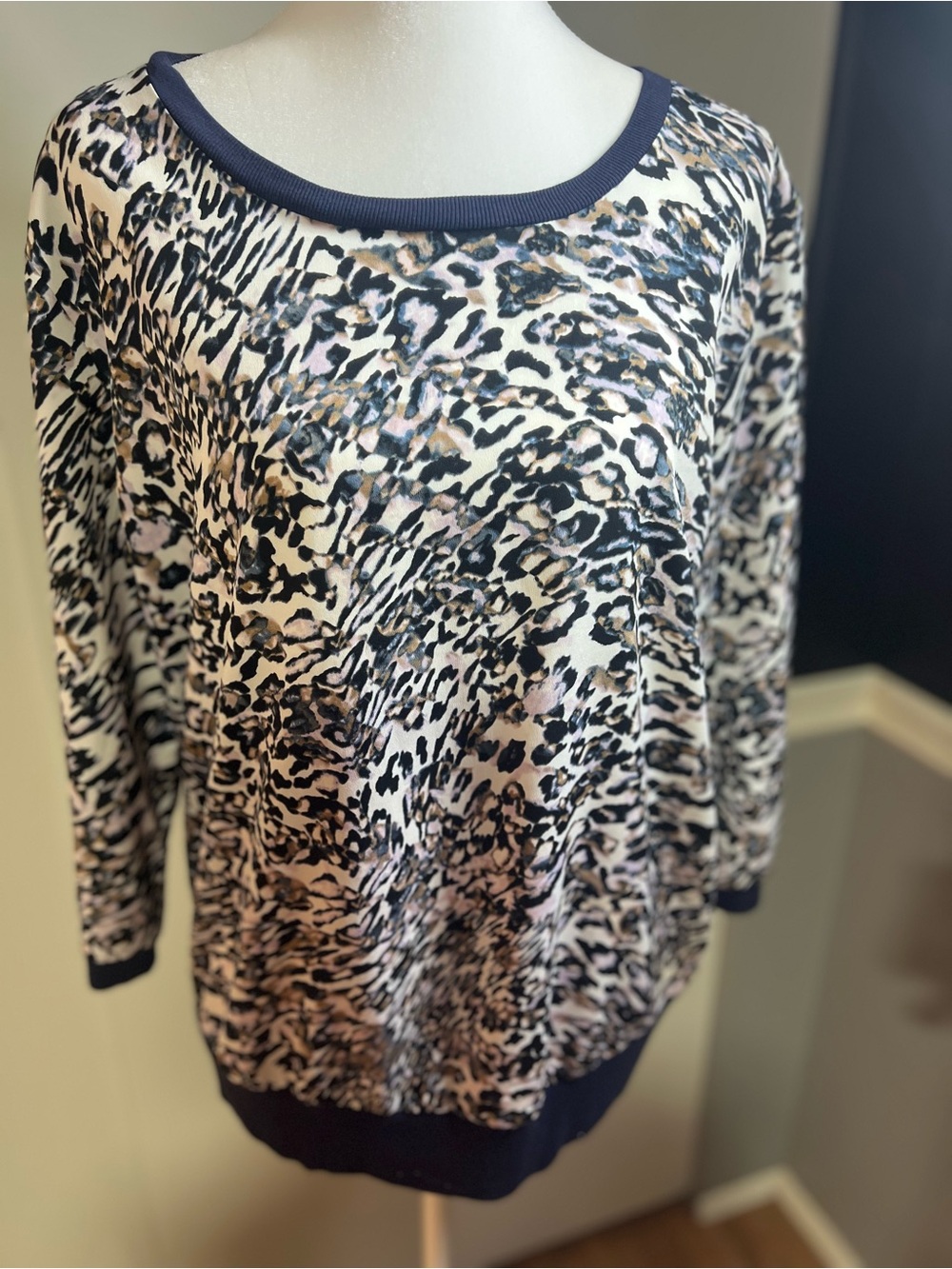 Jennifer Lopez Black and Cream Leopard Print Scoop Neck Top